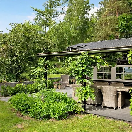 4 Bedroom Amazing In Holiday home *