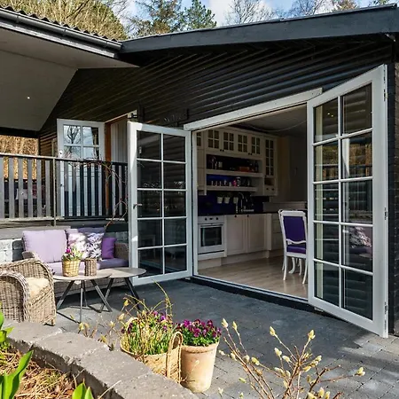 4 Bedroom Amazing In Hébergement de vacances *