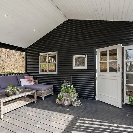 4 Bedroom Amazing In Ferienhaus