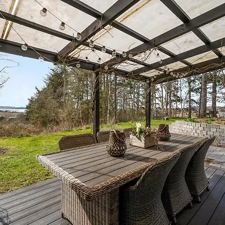 4 Bedroom Amazing In Dom wakacyjny *